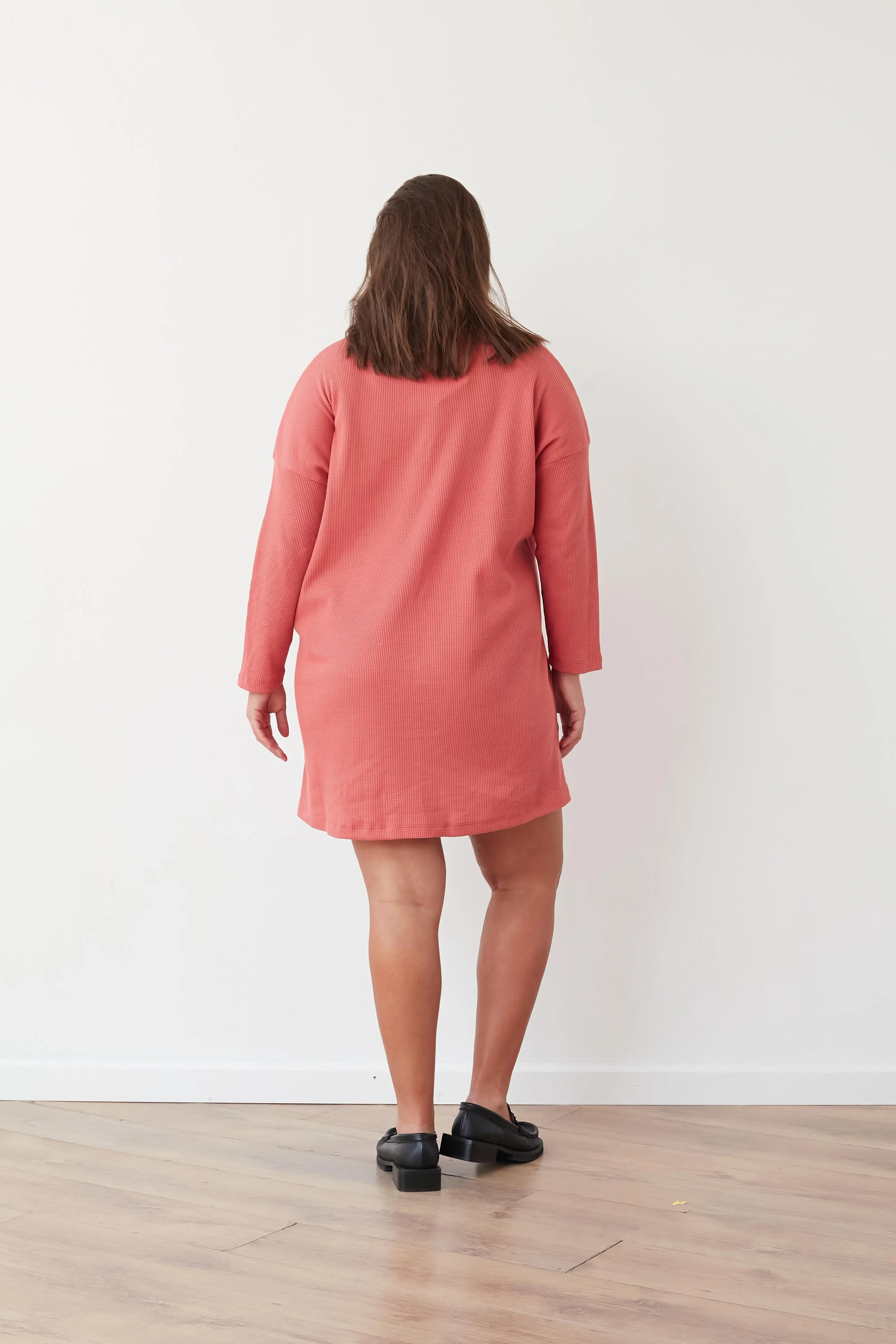 CLOCK SQ DRESS CORAL