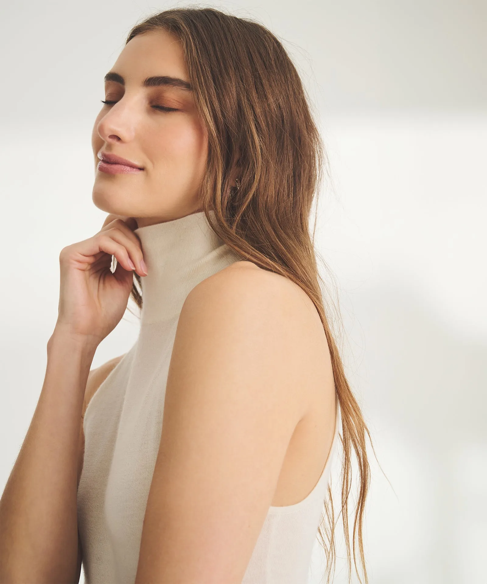 Super Fine Cashmere Sleeveless Turtleneck
